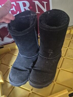 Bearpaw Black Suede Winter Boots